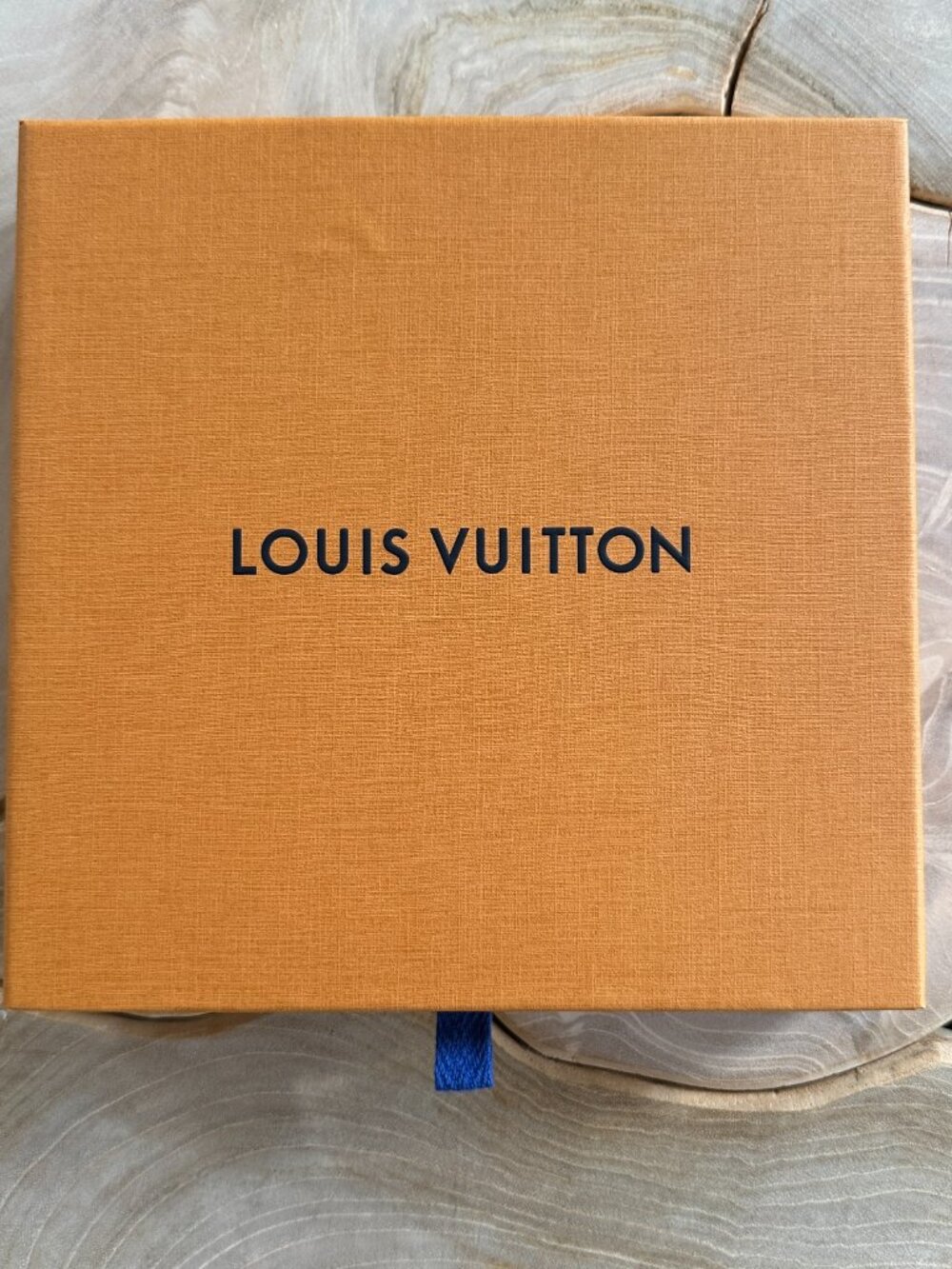 Louis Vuitton Silk Bandeau Scarf Monogram Hearts Pink NWT w/ Box - Picture 8 of 8